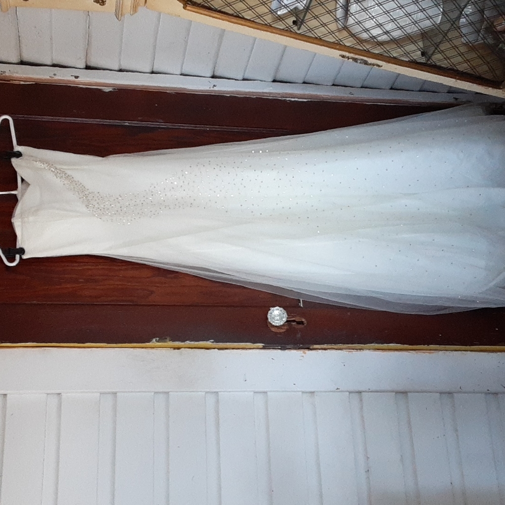 Exclusives sz 4 sweetheart cream and gold sequined prom gown pit 14 inches